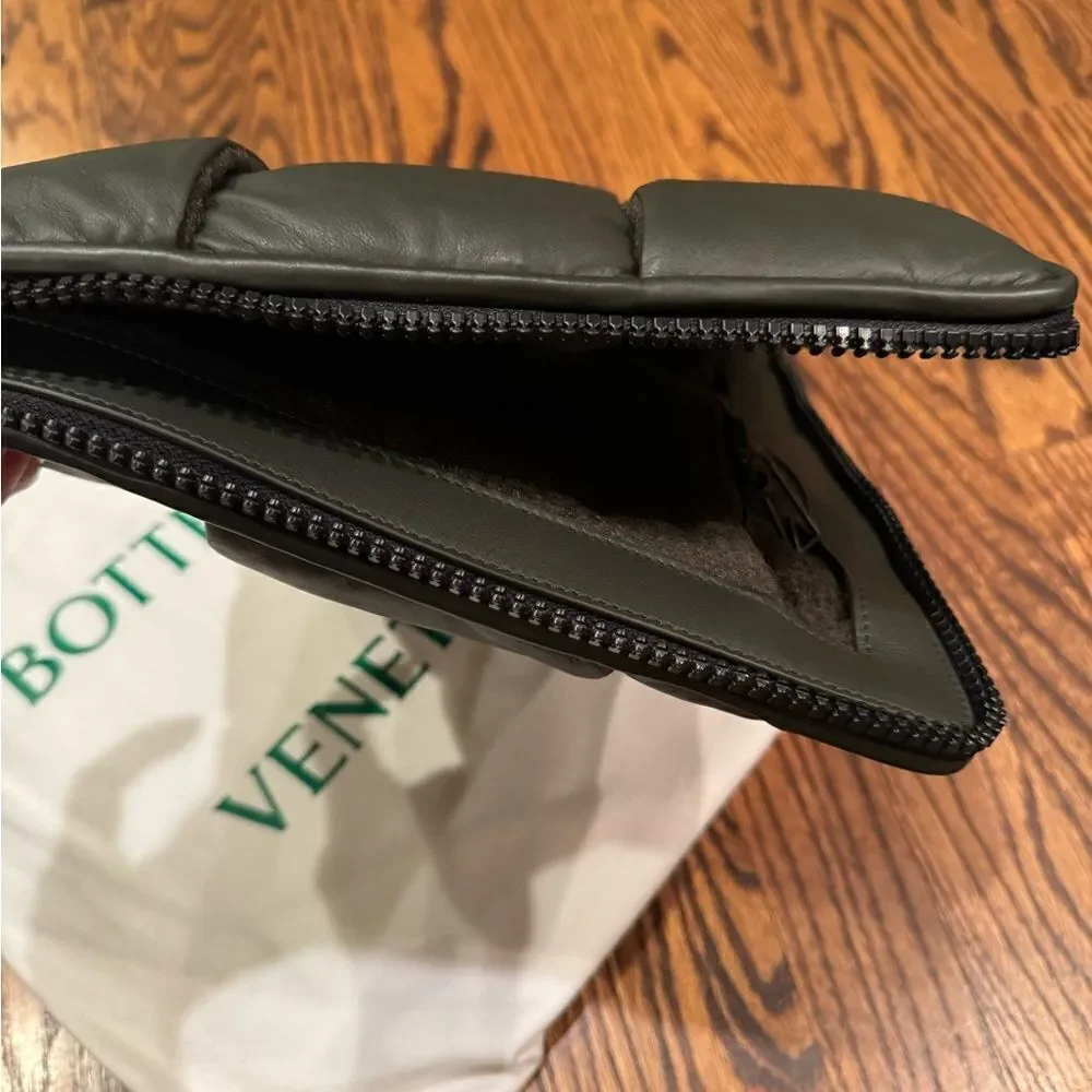 Bottega Veneta black padded woven leather zipper document laptop case New Unisex